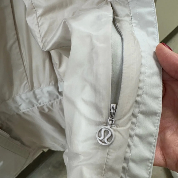 Lululemon Peplum Rainjacket size 2 w/ hood - Picture 5 of 9